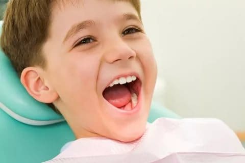 اعراض ظهور اسنان الاطفال واسباب تأخرها وعلاجه