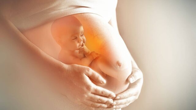 تطورات حركة الجنين في الشهر الثامن معلومات هامة