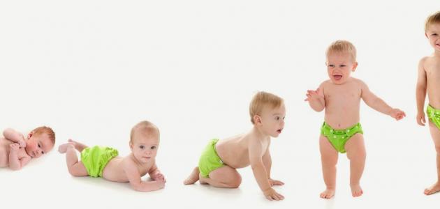 مراحل نمو وتطور الطفل بعد الولادة