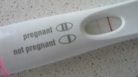 أظهر اختبار الحمل المنزلي خطاً باهتاً فهل أنا حامل
