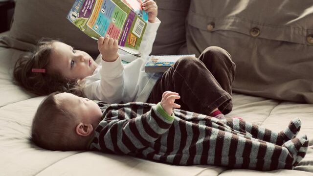 أهمية قراءة قصص قبل النوم لطفلك