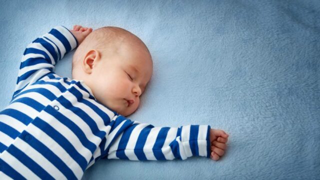طريقة تنويم الرضيع طوال الليل