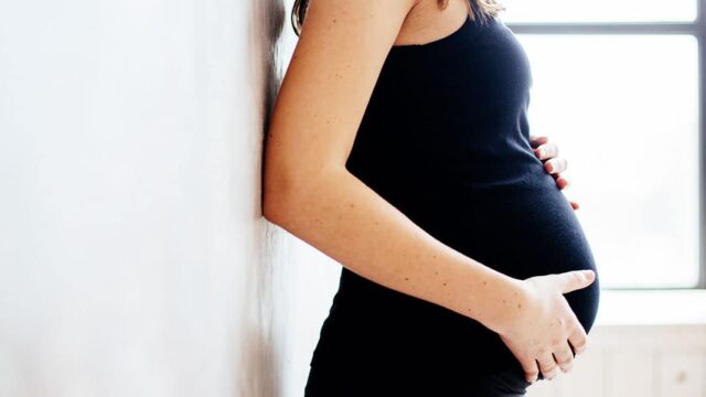 تطورات الحمل في الشهر الثامن للأم والجنين