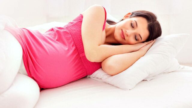 وضعيات الحامل للنوم بطريقة صحية