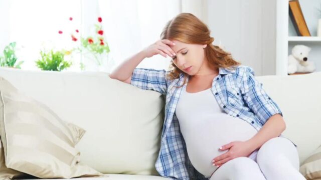 كيفية علاج الصداع للحامل واهم اسبابه