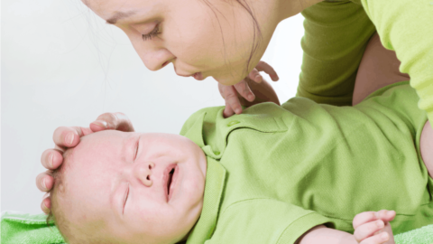 ارتجاع المريء عند حديثي الولادة الاسباب والعلاج