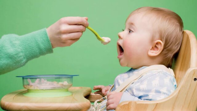 كيف اخلي طفلي يسمن بالاربعين نظام غذائي لعلاج نحافة الأطفال