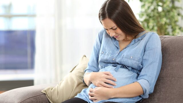 الفرق بين الحمل والدورة علامات الحمل والدورة الشهرية الواضحه