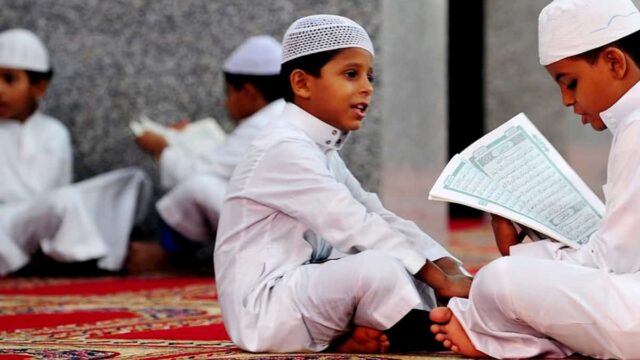 كيف اخلي ولدي يحفظ القرآن .. خطوات تعليم الأطفال حفظ القرآن الكريم