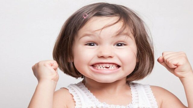 علاج مشكلة الجز على الأسنان عند الأطفال وأسبابها