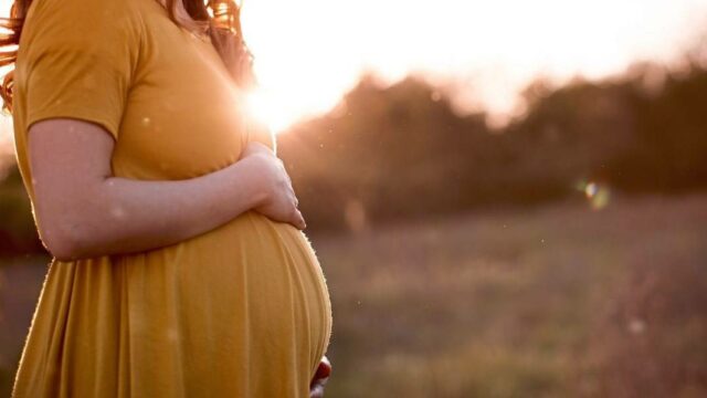 هل الانحناء يؤثر على الجنين في الشهر الرابع أم لا ؟