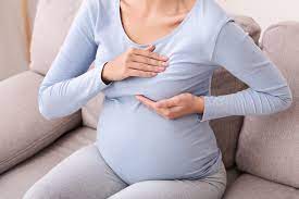 هل توقف الم الثدي يعني موت الجنين أم من علامات الحمل السليم؟