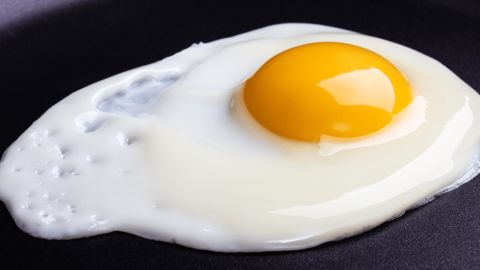فوائد تناول البيض في الحمل (أيهما أفضل البيض المقلي أم المسلوق للحامل )