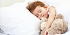 العمر المناسب لنوم الطفل في غرفة منفصلة