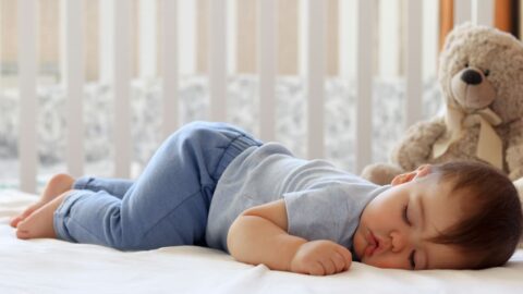 كيف اجعل طفلي ينام بعمق