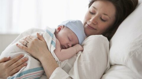 علاج الغرز المفتوحة بعد الولادة الطبيعية والقيصرية – نصائح العناية لتسريع التعافي