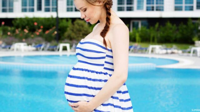 هل السباحة تضر الحامل بالأشهر الأولى
