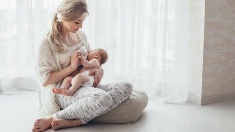 أعراض الدورة بعد الرضاعة النظيفة (طبيعة الدورة بعد الولادة وتأثيرها على حليب الثدي)