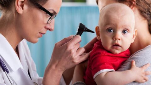 أعراض التهاب الأذن عند الرضع