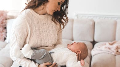 هل الرضاعة تمنع الحمل مع وجود الدورة