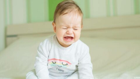 متى ينتهي بكاء الطفل الرضيع
