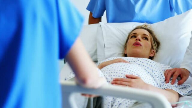 كيفية تتم الولادة الطبيعية في المستشفى