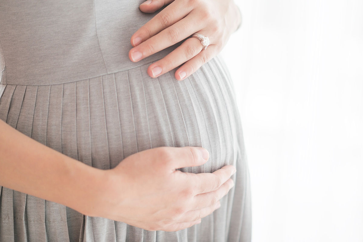 إفرازات بنية فاتحة في بداية الحمل