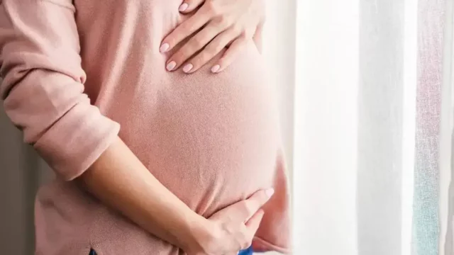 العلاقة بين ثقل أسفل البطن في الشهر الخامس ونوع الجنين (الأسباب والمخاطر وطرق العلاج)