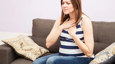 العلاقة بين حرقة المعدة عند الحامل وجنس الجنين لمعرفة من علامات الحمل بولد أو بنت