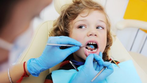 أسباب تفتت الأسنان عند الأطفال