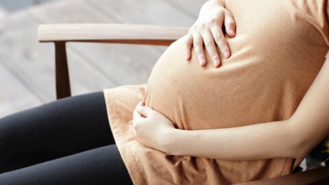 هل الحمل يؤثر على القولون