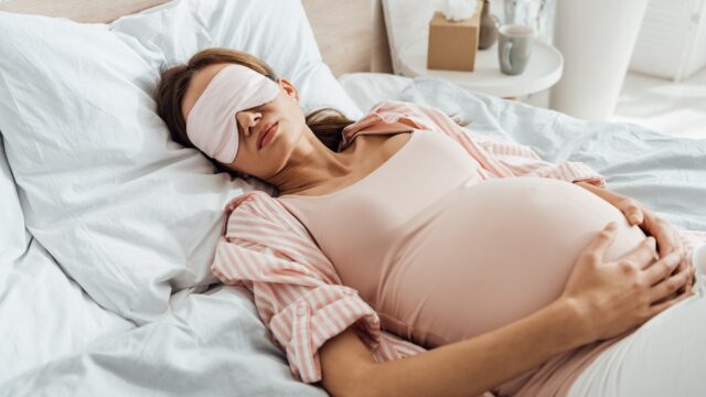 هل الحامل بولد تنام كثيرا