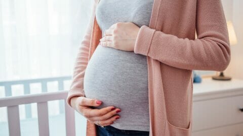 هل الحمل خارج الرحم يكبر البطن