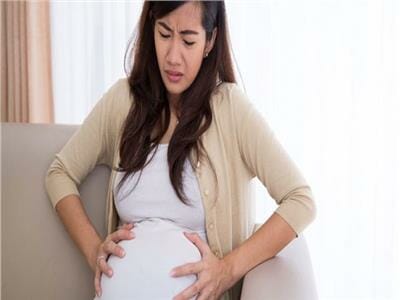 هل يستمر الحمل بعد الإجهاض المنذر