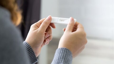 ما هو سبب هرمون الحمل مرتفع قبل الدورة بأسبوع هل هو من اعراض الحمل ؟