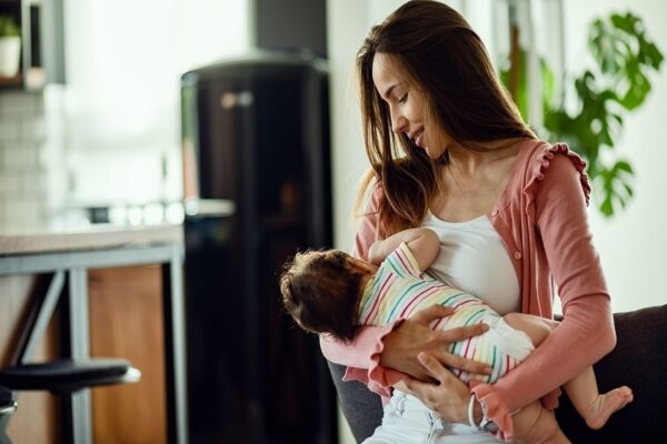 أسباب وعلاج الرضاعة المتقطعة للرضيع