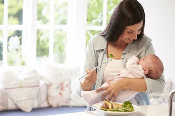 هل حليب الأم الحامل يسبب الإسهال -أضرار الرضاعة أثناء الحمل على الجنين والرضيع