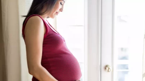 ما سبب ظهور بقع زرقاء في الجسم للحامل ومتى تكون خطيرة