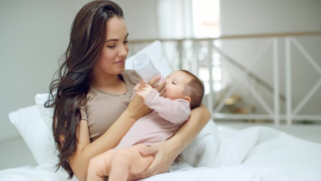 أسباب وطرق ألم الثدي بعد فطام الرضيع وتوقف الرضاعة الطبيعية